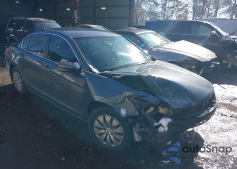 2010 Honda Accord 2.4 Lx z USA, uszkodzony, nr VIN 1HGCP2E31AA167021